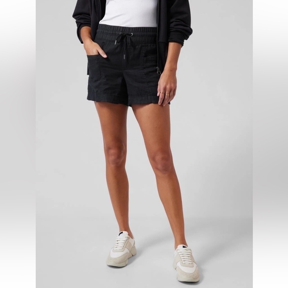 EUC - Athleta Cabo Linen 4” Short - Size 4 - Black